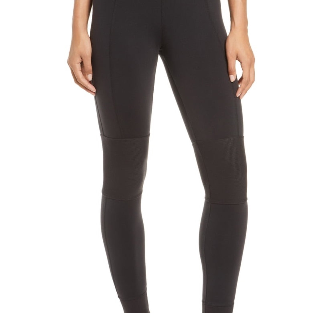 Alo | High Waist Avenue Legging - Picture 2 of 6